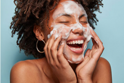 Pores dilatés : Comment en terminer sur le long terme ?