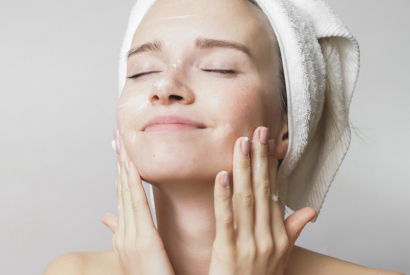 Prendre soin de son visage en période estivale : pourquoi et comment ?